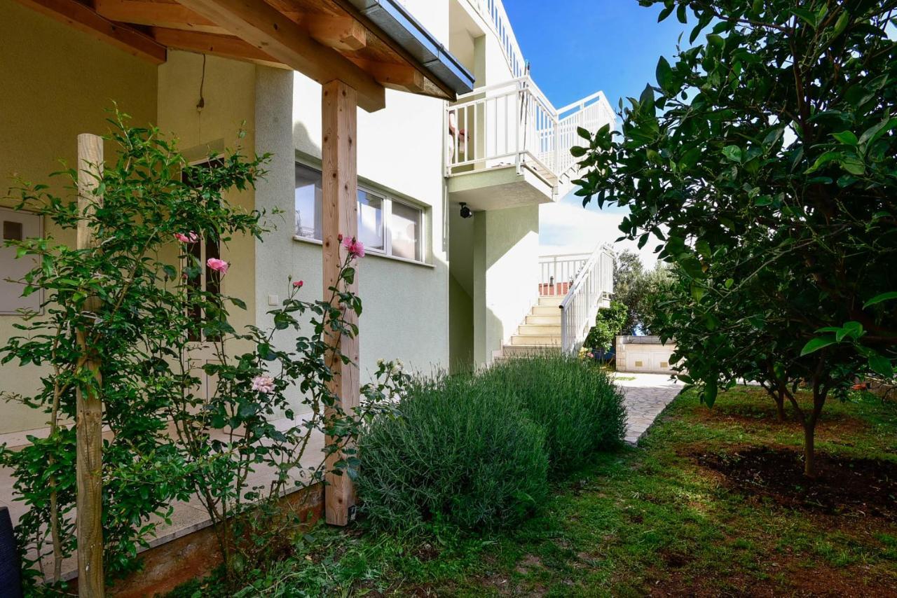Holiday Apartments Zora Оребич Екстер'єр фото